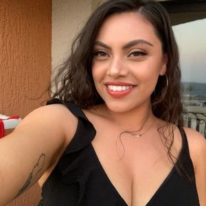 Meet your Posher, Ely